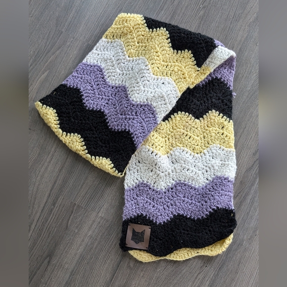 The Lilac Fox Handmade Non Binary Flag Scarf - Picture 5 of 5